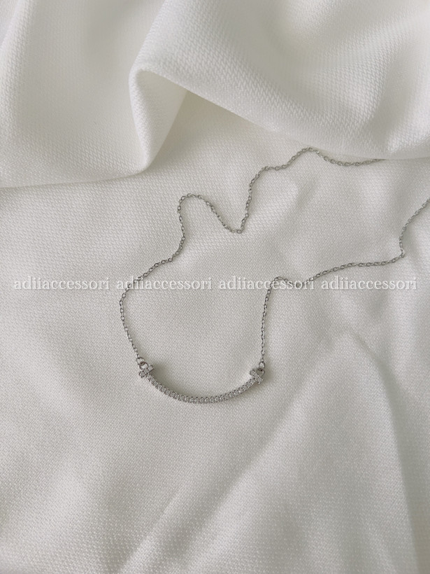 گردنبند استیل با نگین مخراج کاری شده